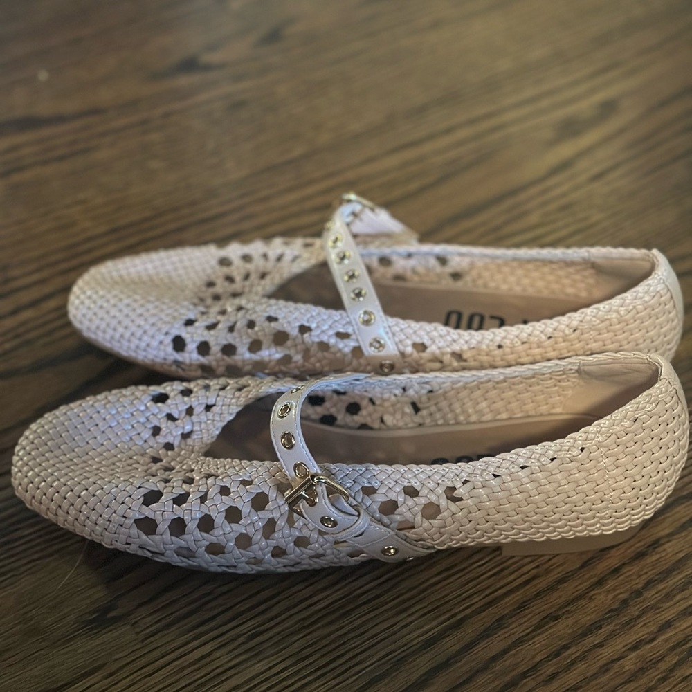 Bibi Lou Della Ballerina in Nude, Size 39 woven moto flats, worn once